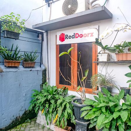 Reddoorz @ Jalan Kedawung Hotel Malang Exterior photo