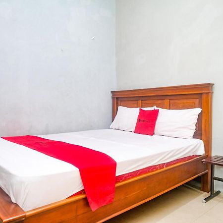 Reddoorz @ Jalan Kedawung Hotel Malang Exterior photo
