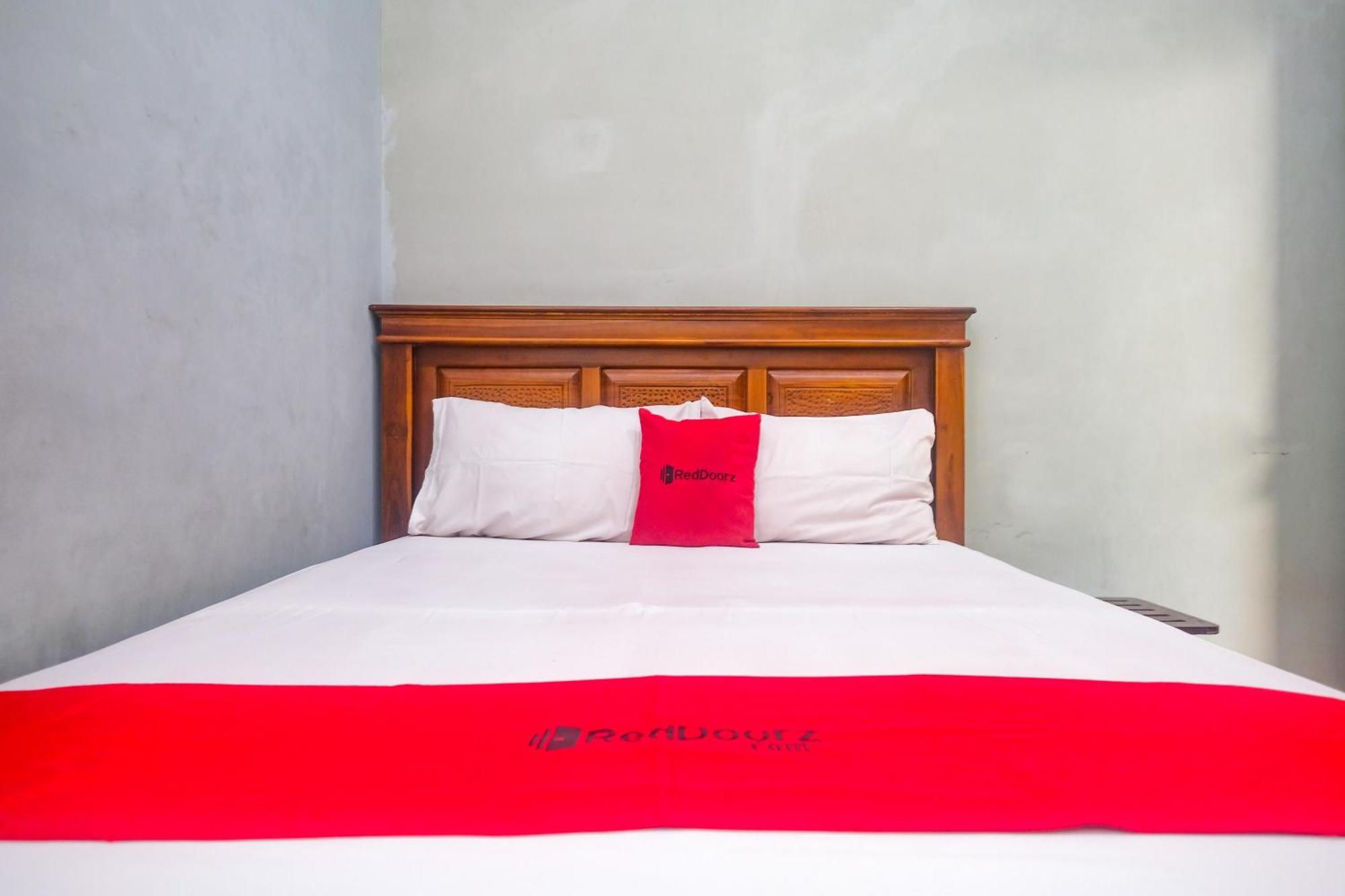 Reddoorz @ Jalan Kedawung Hotel Malang Exterior photo