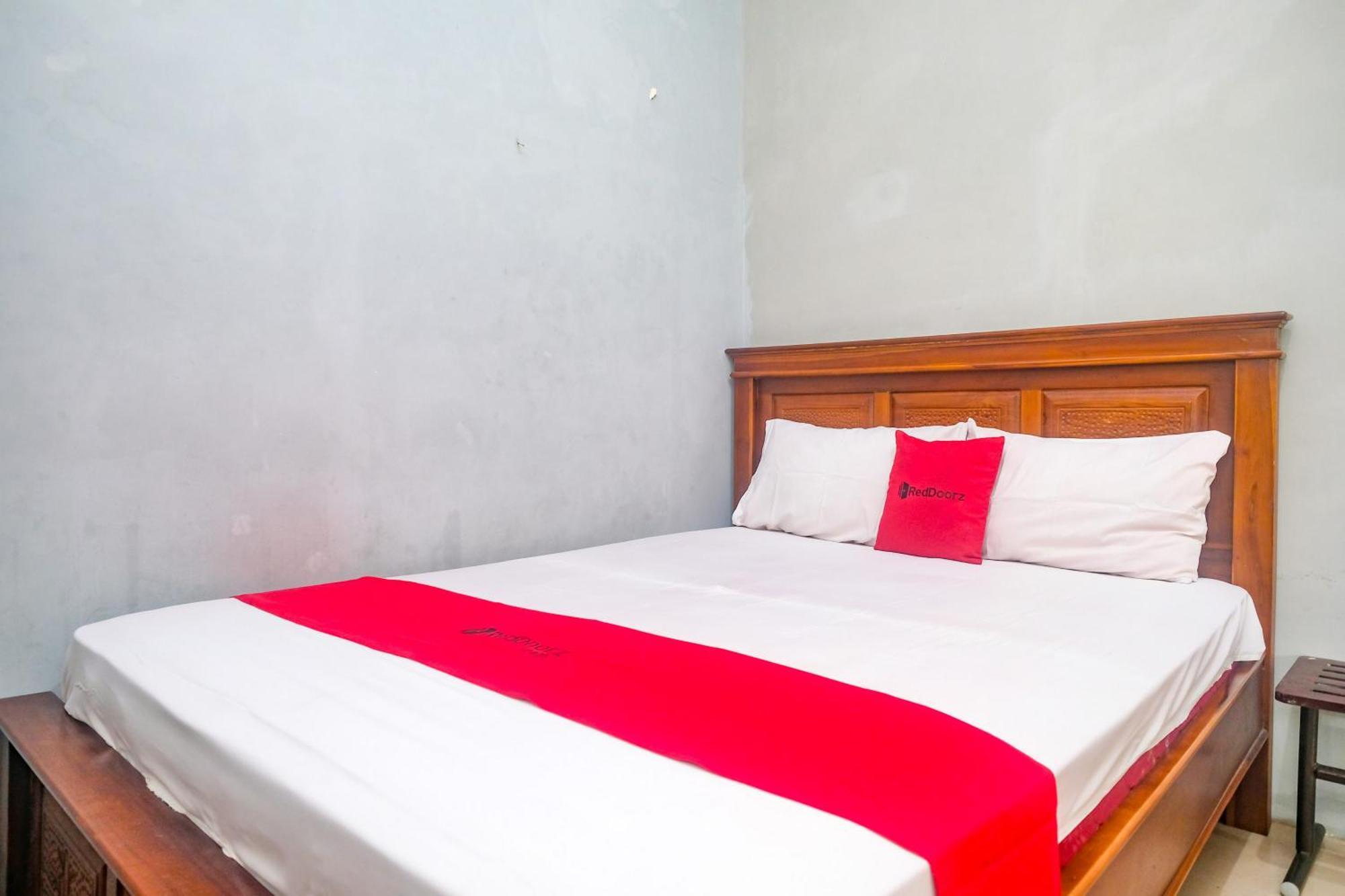Reddoorz @ Jalan Kedawung Hotel Malang Exterior photo