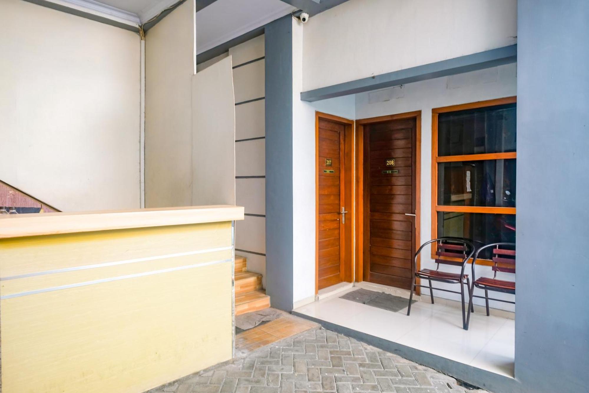 Reddoorz @ Jalan Kedawung Hotel Malang Exterior photo