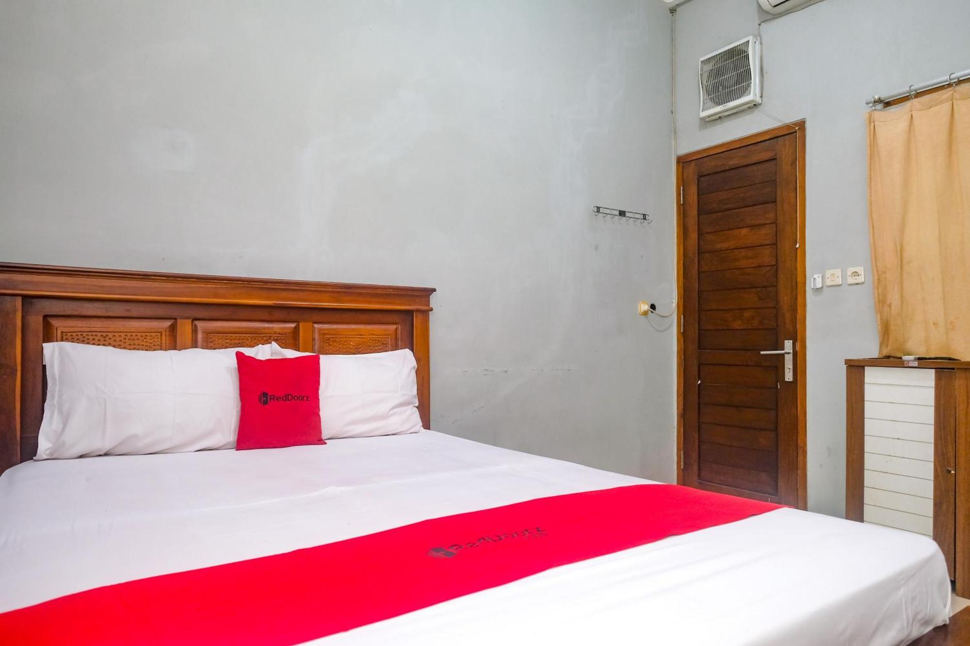 Reddoorz @ Jalan Kedawung Hotel Malang Exterior photo