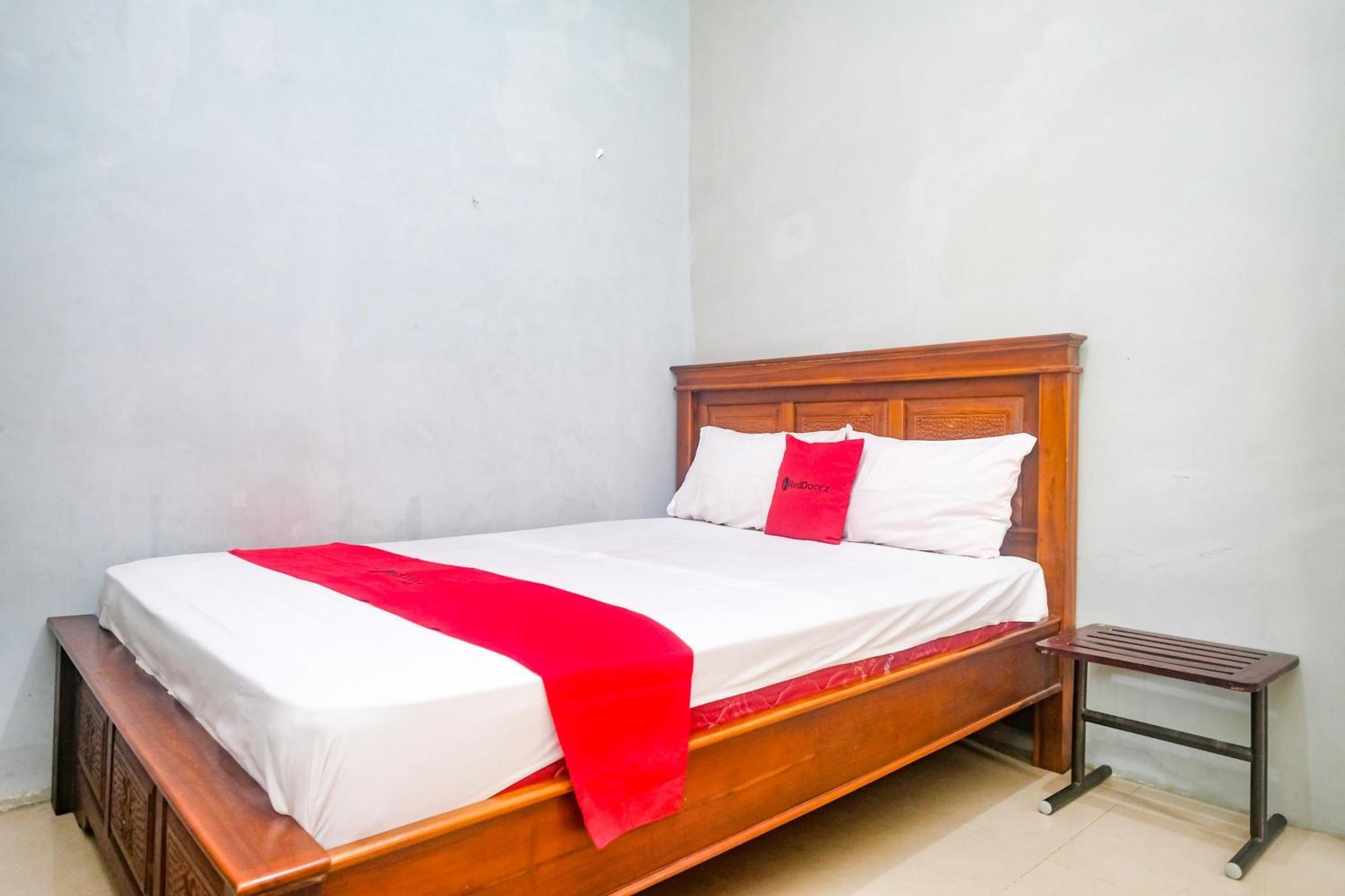 Reddoorz @ Jalan Kedawung Hotel Malang Exterior photo
